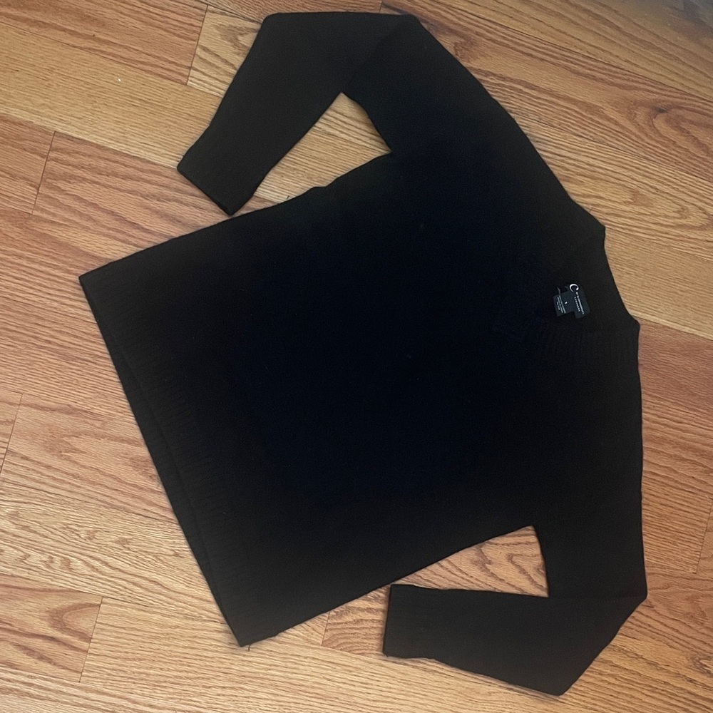 EUC 100% 2ply cashmere V- neck Sweater by Bloomingdale’s - small - black